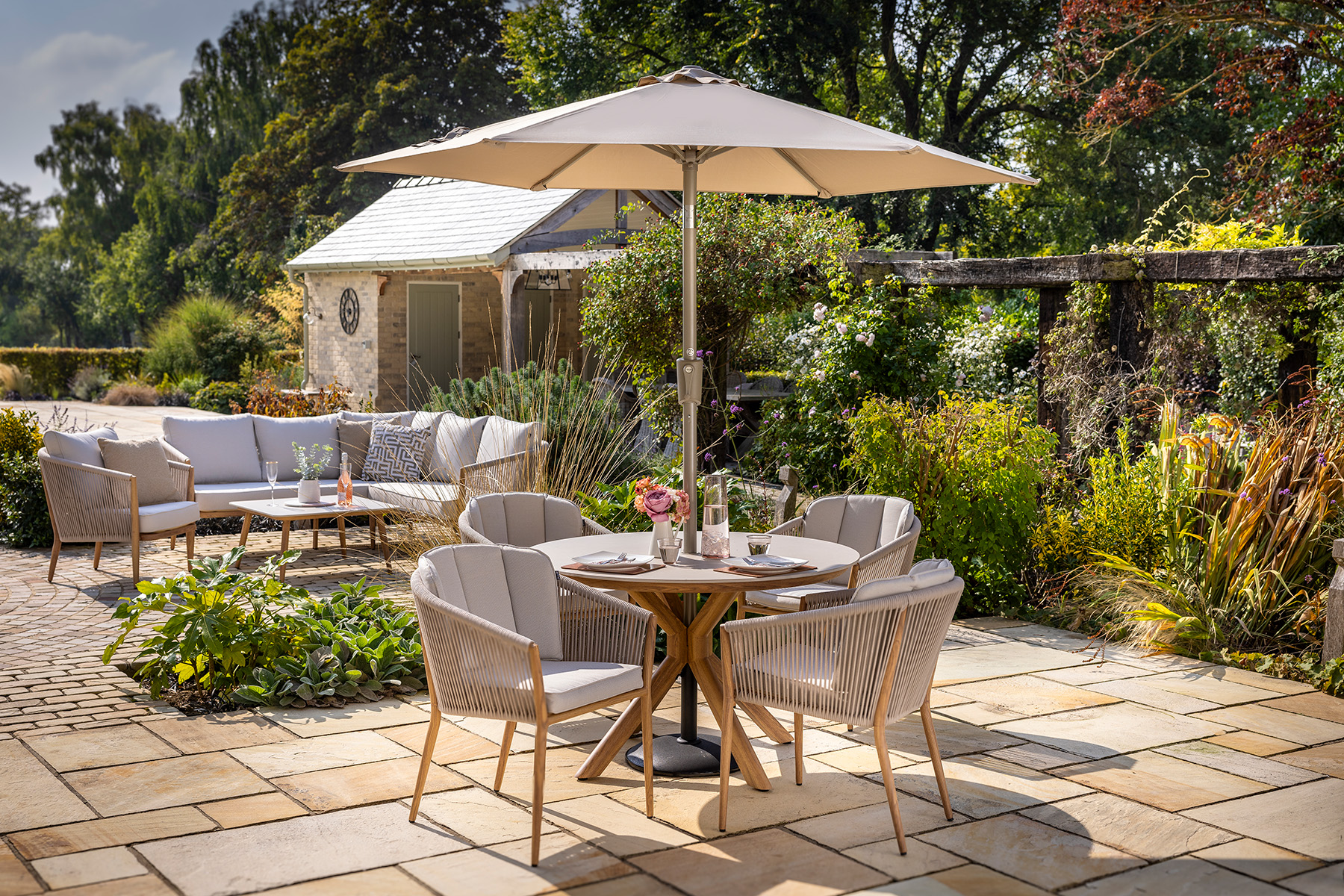 Portico 4 Seat Round Dining Set